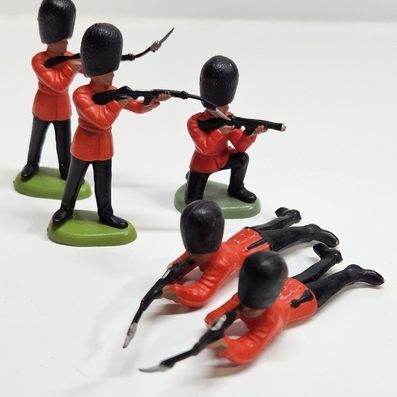 VINTAGE Britains Ltd Scottish Regimental Toy Solider Lot - Picture 1 of 5
